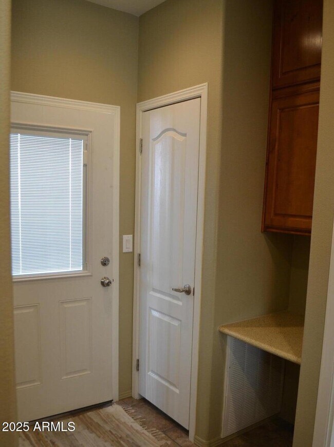 Foto del edificio - 7750 E Broadway Rd