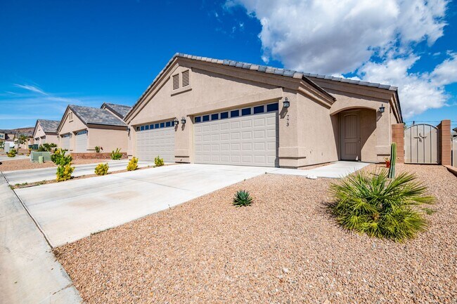 Building Photo - 3 Bedroom 2 Bathroom Home