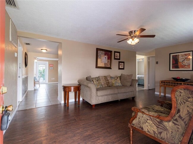 Building Photo - 2048 Melody Dr