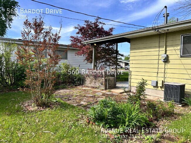 Building Photo - 560 Bardot Dr