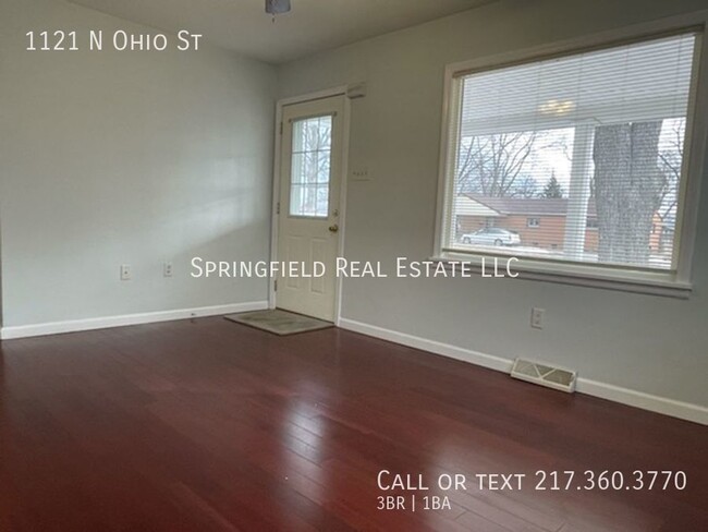 Building Photo - Three Beds, One Bath, and an Updated Kitch...