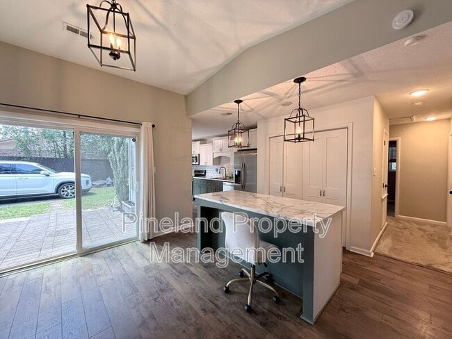 Foto del edificio - 890 Bridgette St