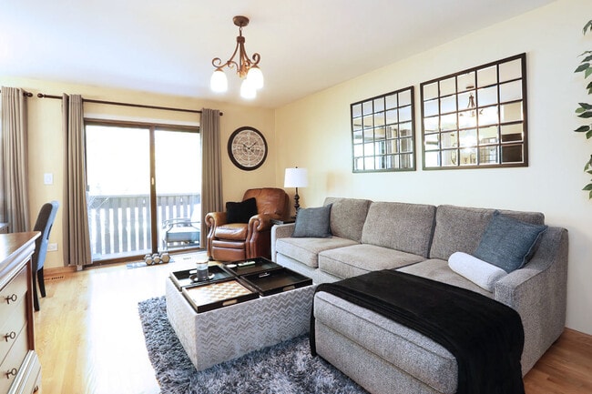 Foto del edificio - 676 Cross Creek Dr N