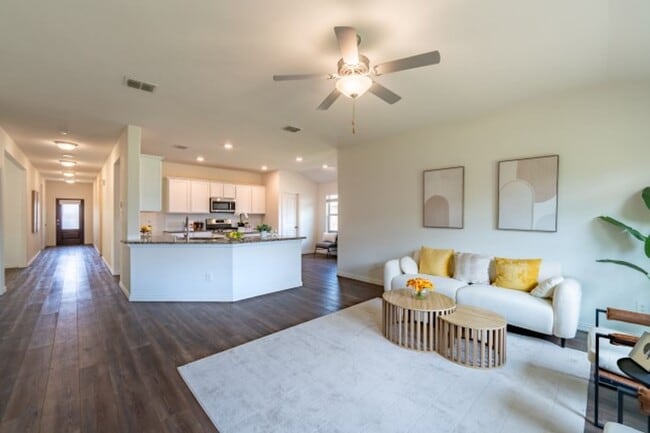 Building Photo - 1215 Chapel Hill Dr