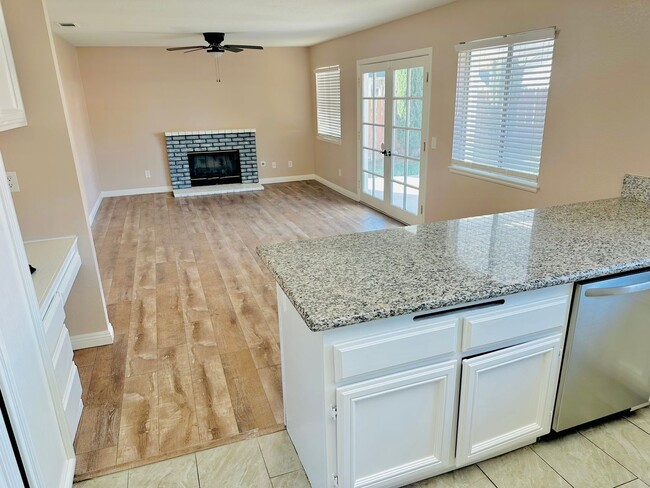 Building Photo - 4 bedroom Home for Rent in Murrieta close ...