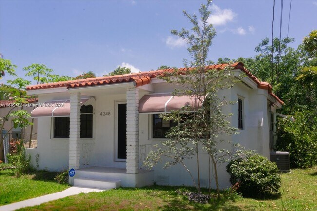 Building Photo - 4248 SW 62nd Ave