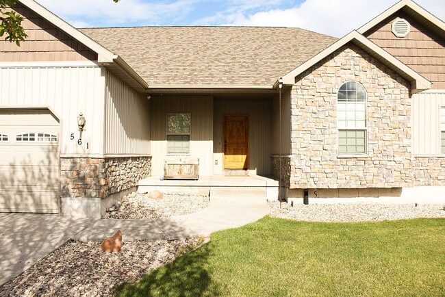 Building Photo - Beautiful Custom Home For Rent In Rexburg!
