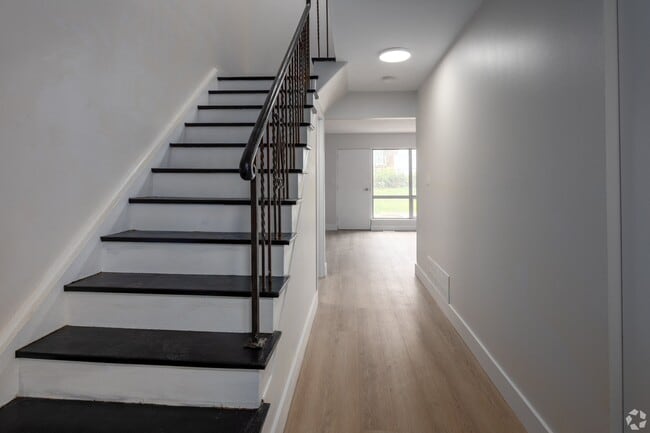 Building Photo - Oakview Heights