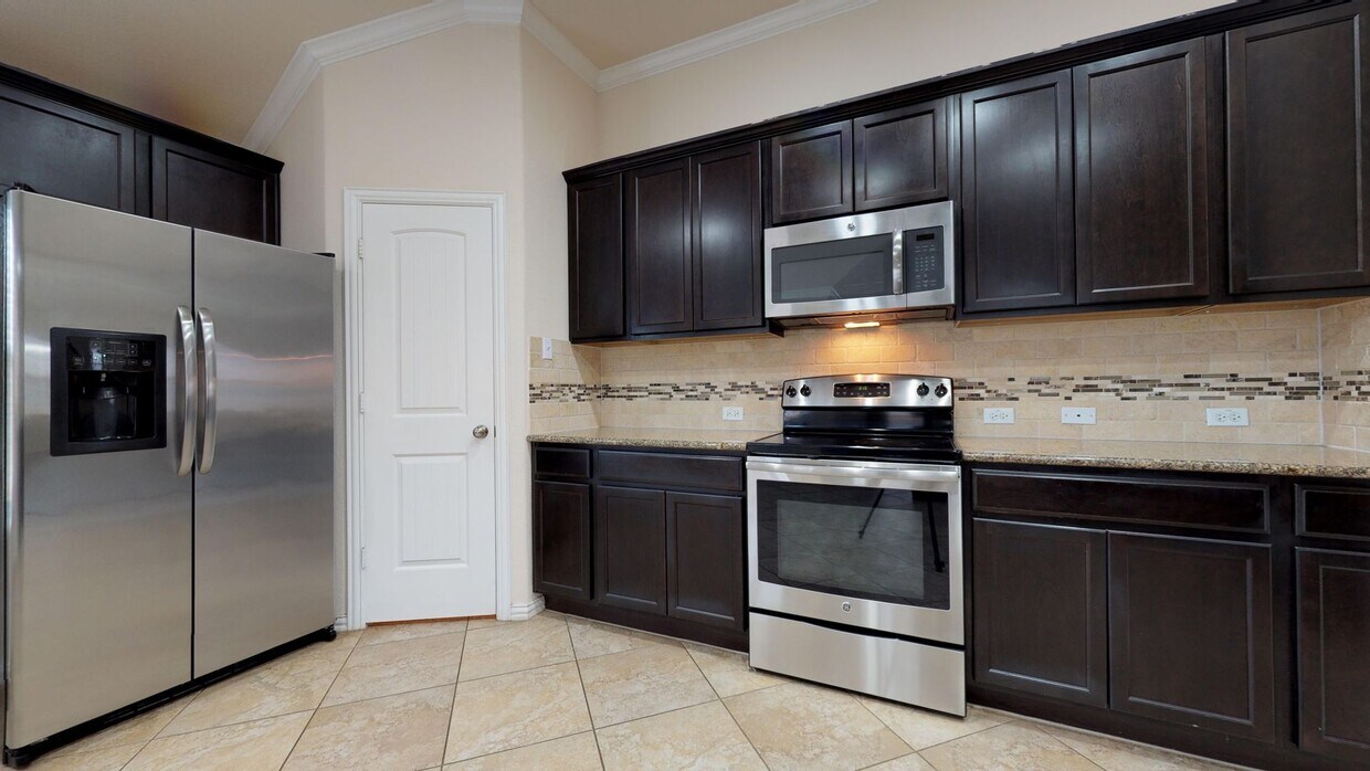 Primary Photo - AMAZING 4 BEDROOM IN WHITE ROCK ESTATES FR...
