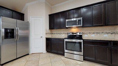 Building Photo - 6301 Serpentine Dr