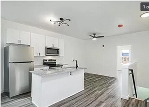 Building Photo - 6145 Lansdowne Ave