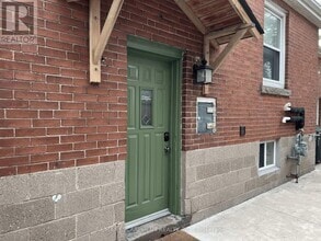 Building Photo - 4 Sunning Hill Ave