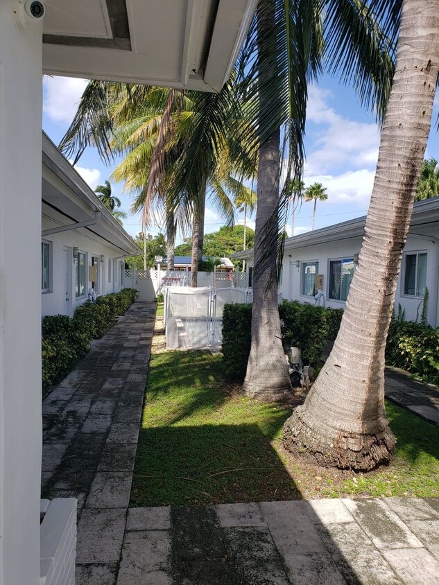 Foto principal - 2 Bedrooms in Hallandale Beach