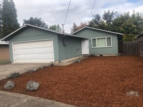 Building Photo - 4548 Daisy St