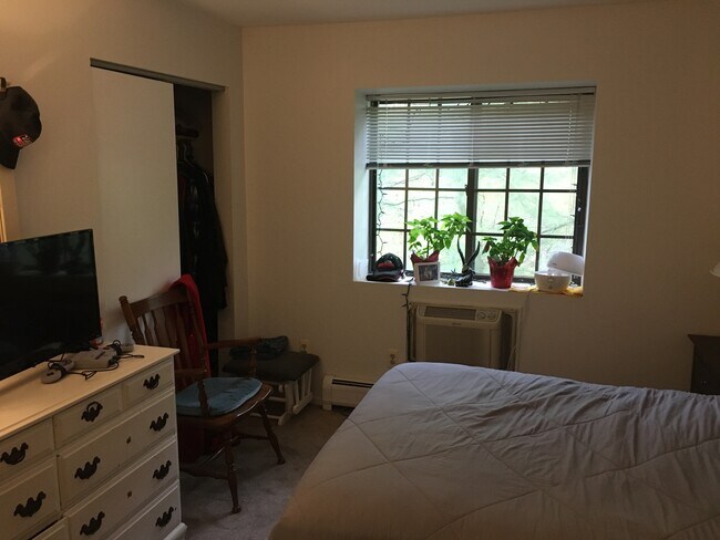 Foto del edificio - 906 Thoreau Ct