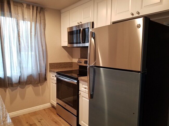 Kitchen - 1181 Persimmon Ave