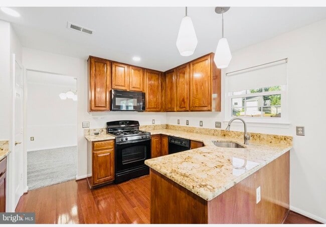 Kitchen - 5943 Roth Ct