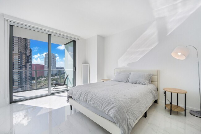 Foto del edificio - 1300 S Miami Ave