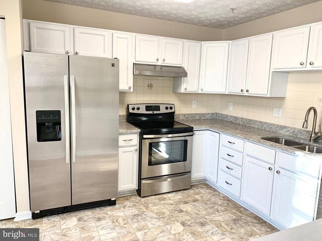 Building Photo - 2450 Apple Blossom Ln