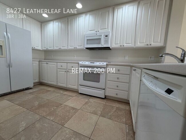 Foto del edificio - 8427 Leatherleaf Ln