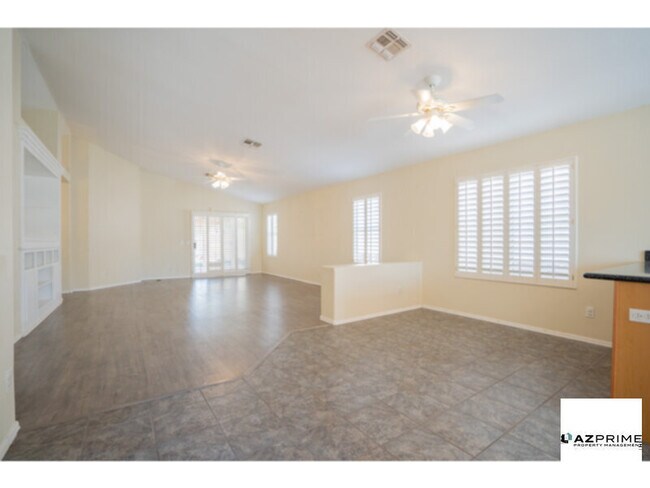 Foto del edificio - Stylish 3/2 Glendale House - Vaulted Ceilings &amp; Prime North Central Phoenix Location!