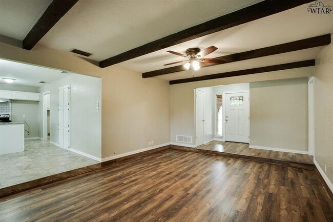 Building Photo - 2313 Randolph Dr