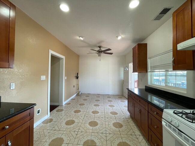 Foto del edificio - 925 53rd Ave