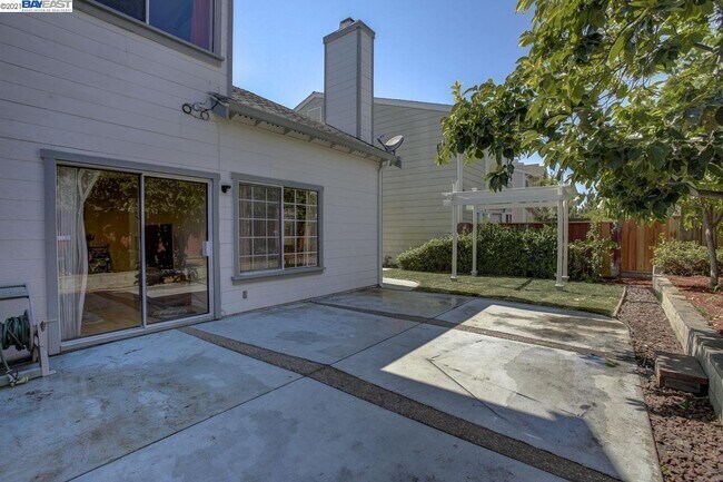 Building Photo - 34274 Kenwood Dr