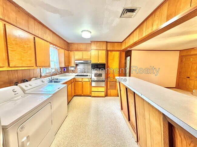 Building Photo - 638 Huntlee Dr