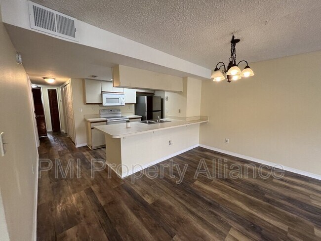 Foto del edificio - 5007 Laguna Bay Cir