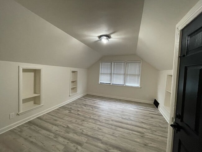 Building Photo - 3154 N 16th St
