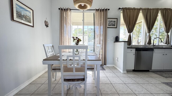 Foto del edificio - 2144 SW Vista Rd