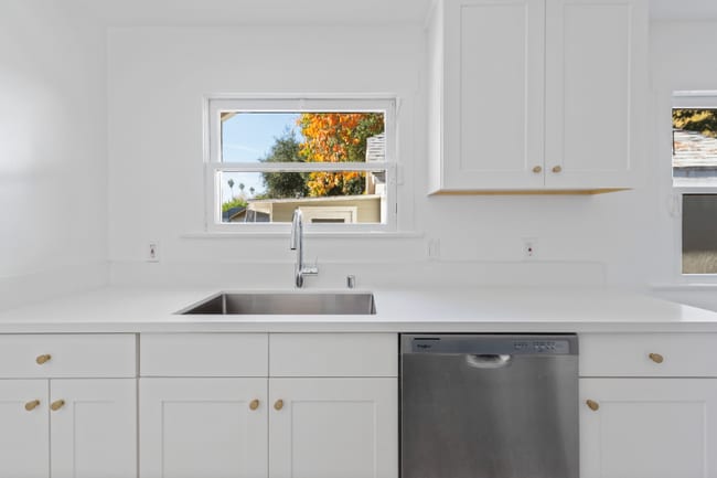 Building Photo - 1446 E Topeka St