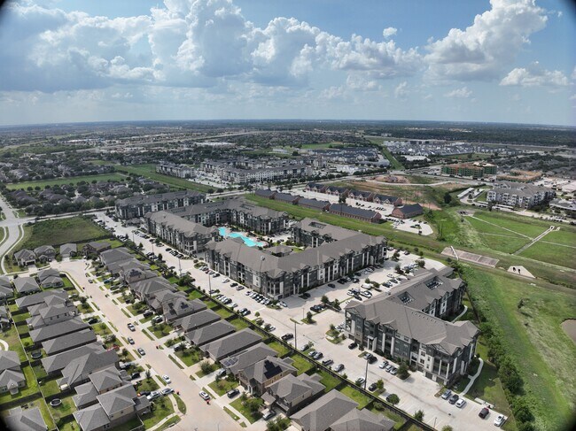 Exterior 3D - Cendana District West