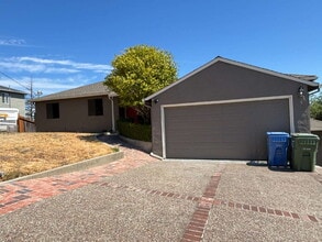 Building Photo - 1320 El Curtola Blvd