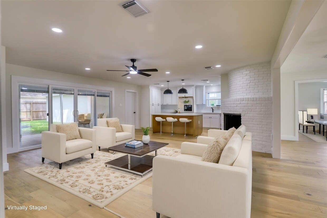 Primary Photo - 2519 Parana Dr