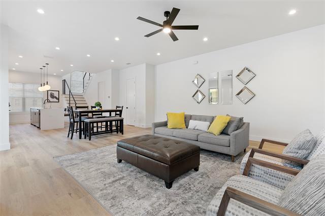 Foto del edificio - 2513 N Winnetka Ave