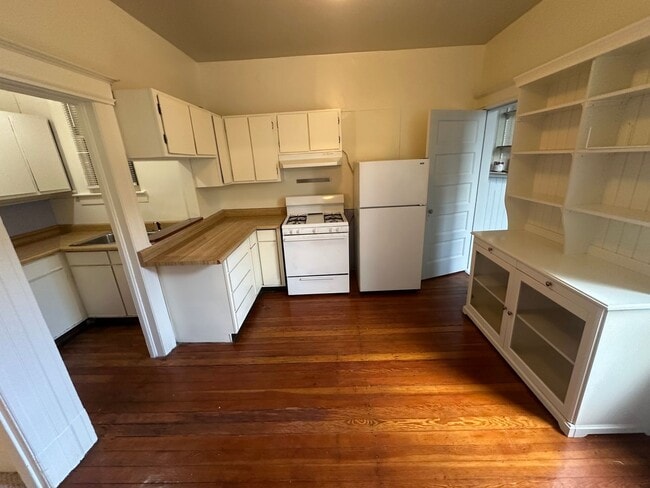 Building Photo - 2728-2730-2730 Sutter St