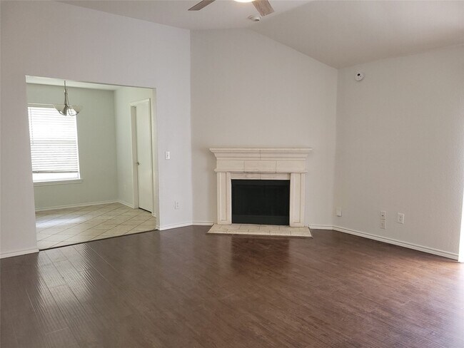 Foto del edificio - 5414 Carrington Dr