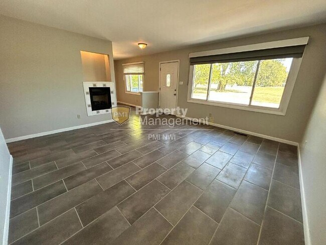 Building Photo - 9546 Gordon Dr