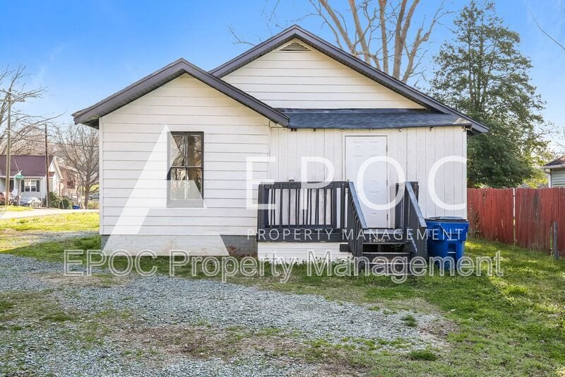 Primary Photo - 810 Oakley St