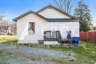 Building Photo - 810 Oakley St