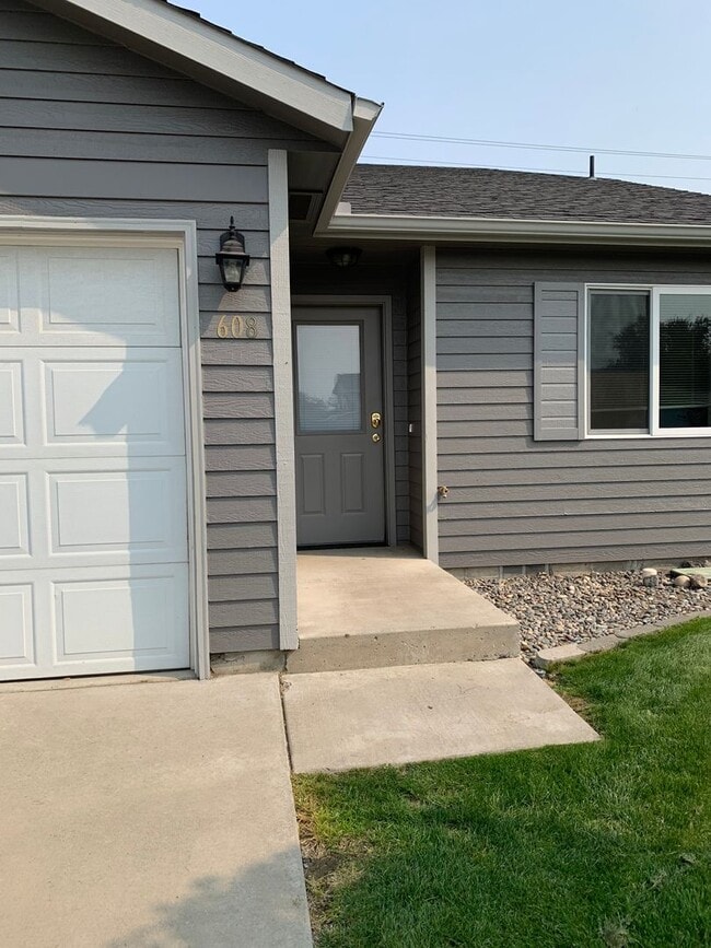 Building Photo - 606 Eastgate Dr