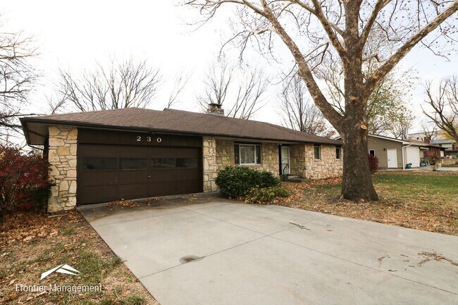 Foto del edificio - 3 br, 3 bath House - 230 E 9th St.