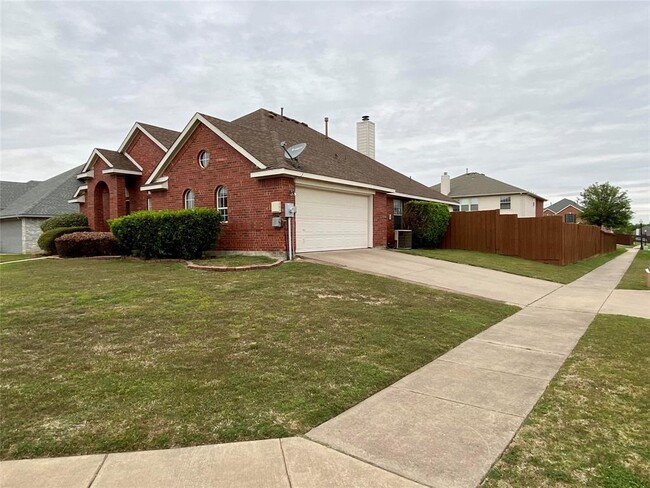 Building Photo - 5721 Seneca Dr