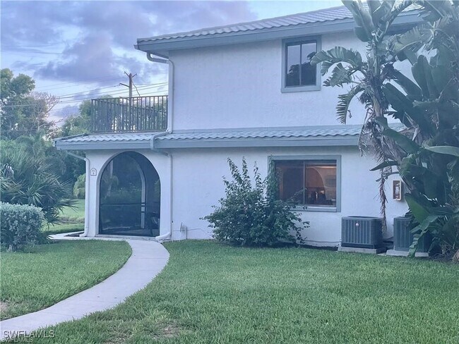 Building Photo - 27670 Hacienda E Blvd