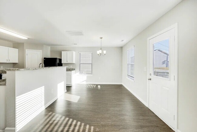 Foto del edificio - 7381 Mockingbird Trail