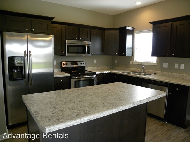 Building Photo - 3 br, 2.5 bath House - 305 Sunset Place