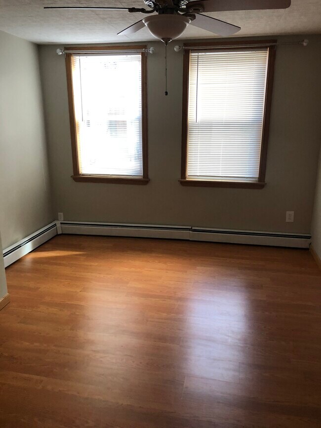Building Photo - 141 Thorndike St