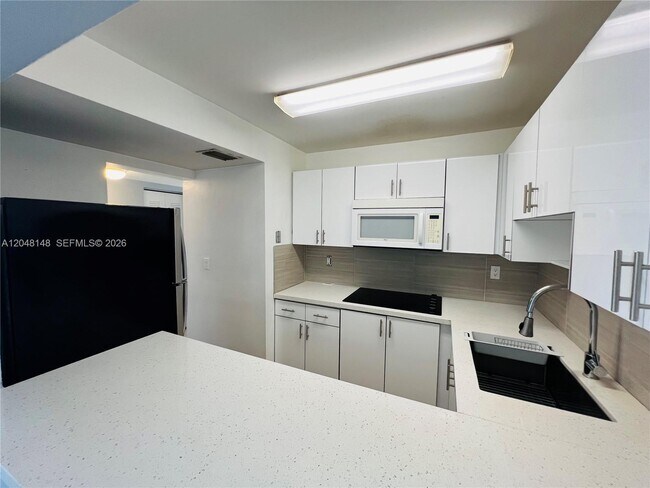 Foto del edificio - 8231 NW 8th St